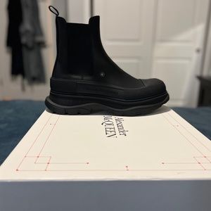 Alexander McQueen Chelsea boots